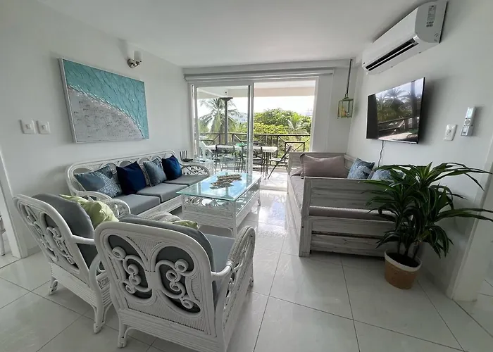 Apartamento Remodelado Con Balcon Y Cerca A Playas